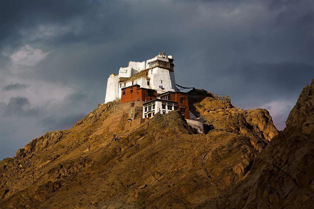Travellers House Hotel Лех Екстериор снимка